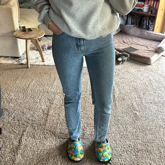 Vintage Guess Jeans | Size 27 fit like 26 - Picture 9 of 9